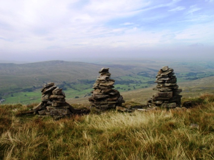 Three cairns overlooking the Mallerstang valley
