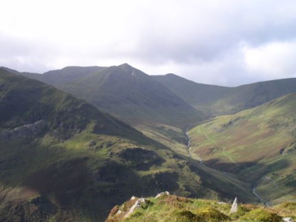 Looking up Glen Ridding towards Catstycam