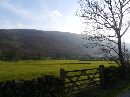 Looking across the valley to the flanks of Sour Howes