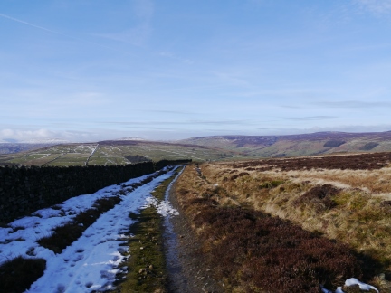 Looking back along the track that leads away from Thrope Edge