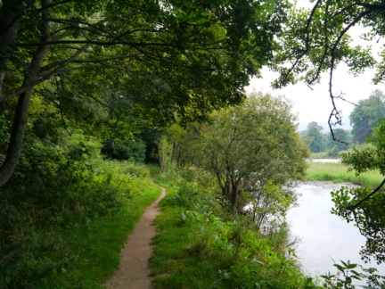 Walking along the north bank of the Tweed heading for Chain Bridge