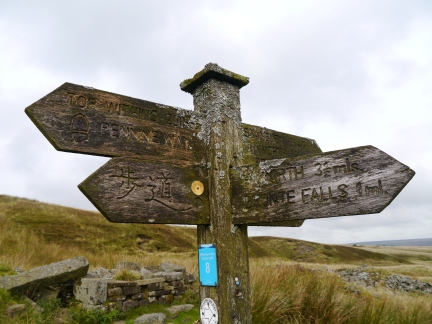 There can't be many footpath signs in the UK in Japanese