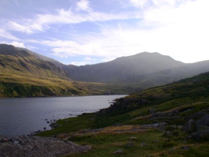 Looking along Llŷn Ogwen towards Y Garn